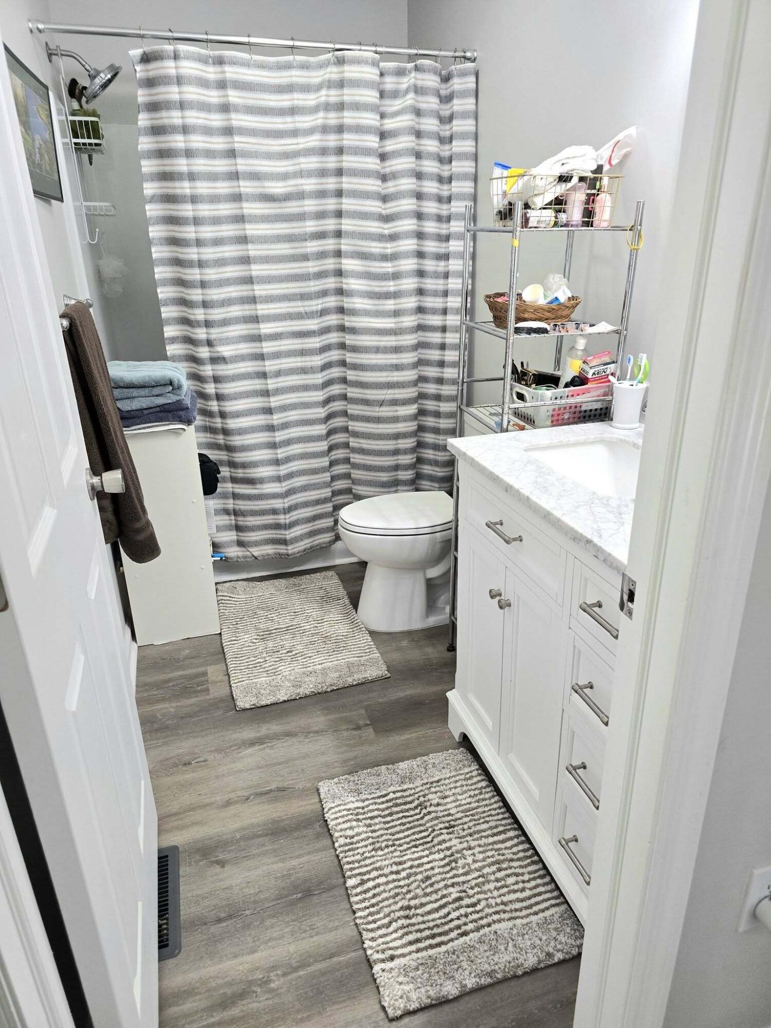 732 Gahagan Road Summerville, SC 29485 - Photo 14 of 32 Common Bathroom