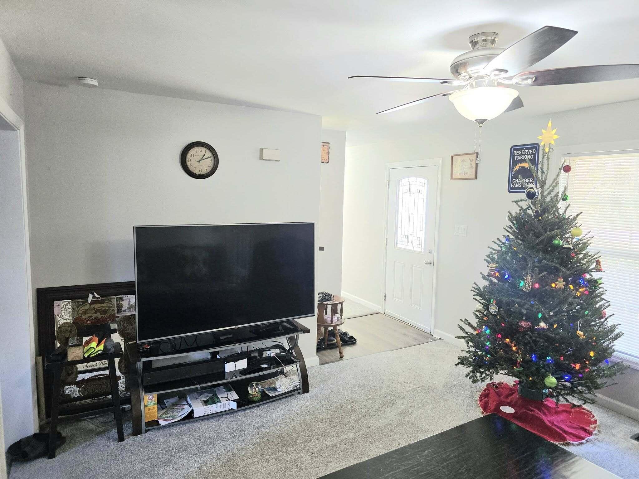 732 Gahagan Road Summerville, SC 29485 - Photo 19 of 32 Living Area