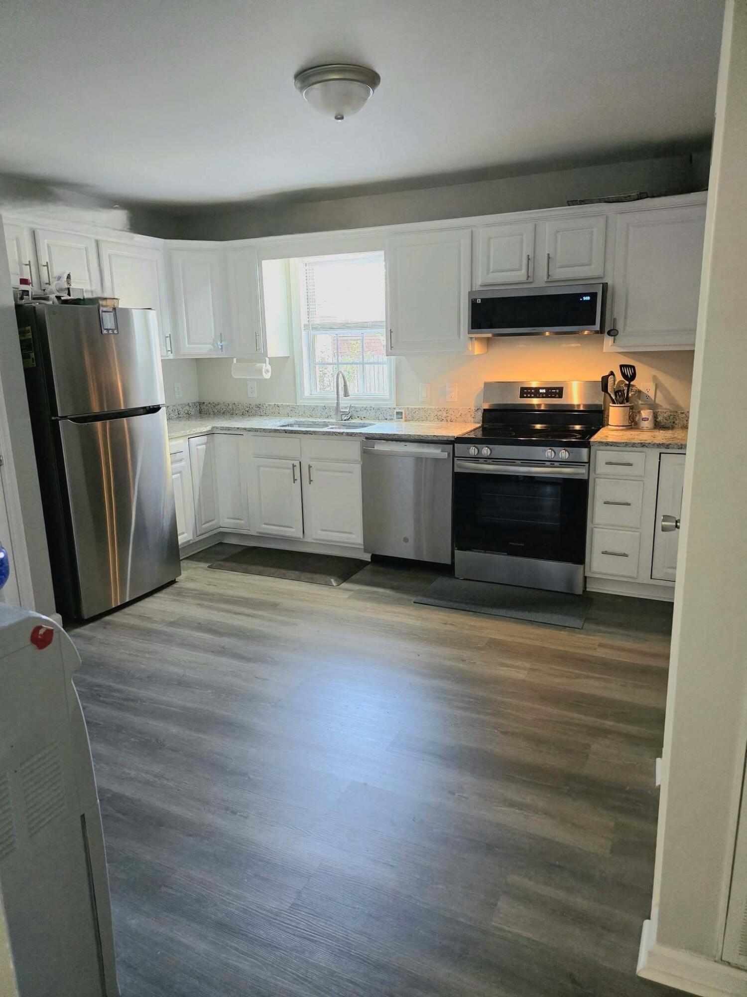 732 Gahagan Road Summerville, SC 29485 - Photo 20 of 32 Kitchen