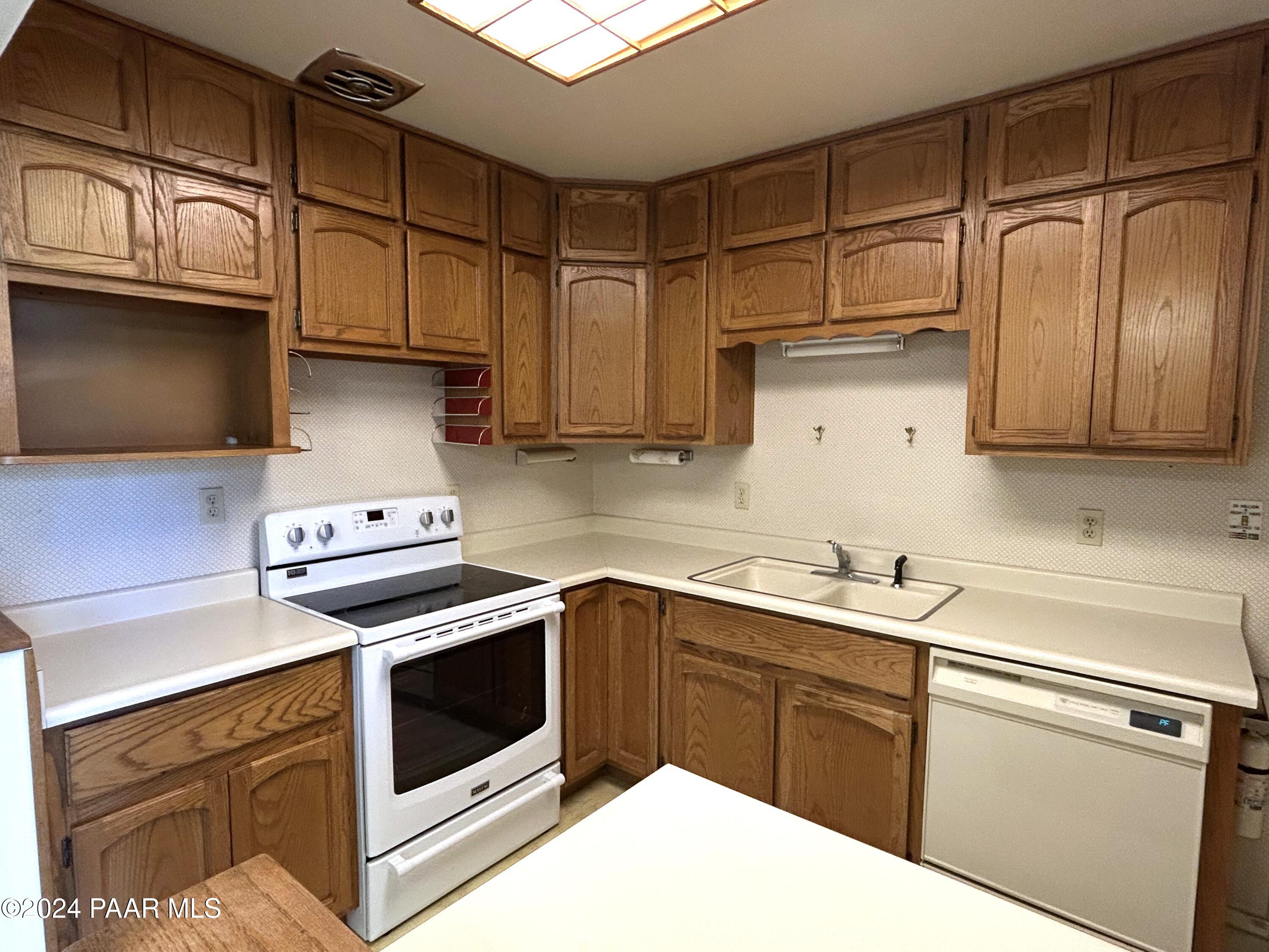 1716 Meadowbrook Road Prescott, AZ 86303 - Photo 10 of 20 Kitchen