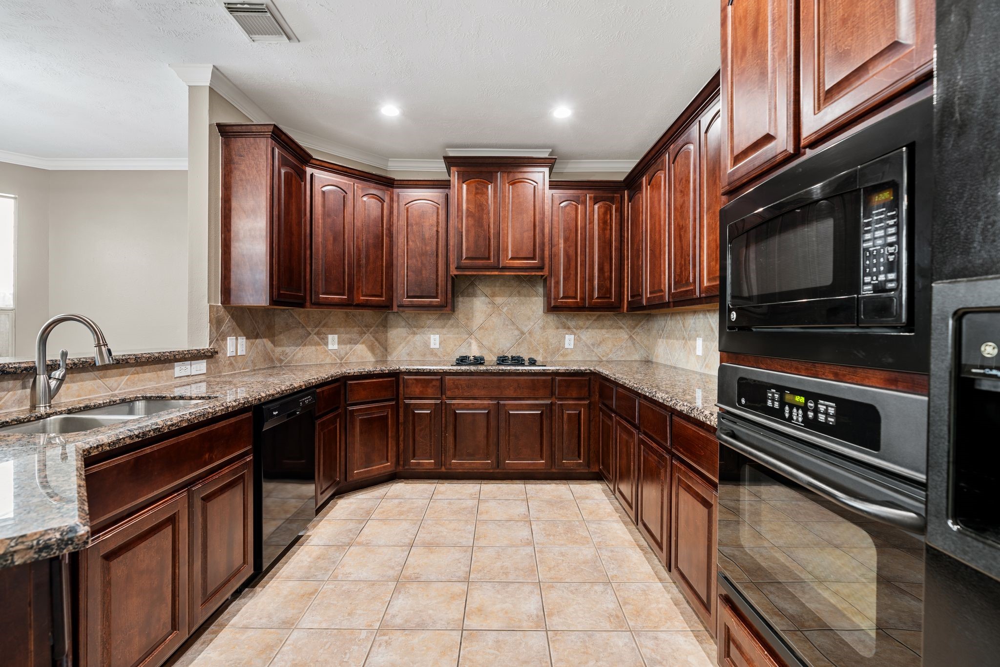 4223 Rose Street Houston, TX 77007 - Photo 15 of 40 Classic Kitchen with open flow for entertaining