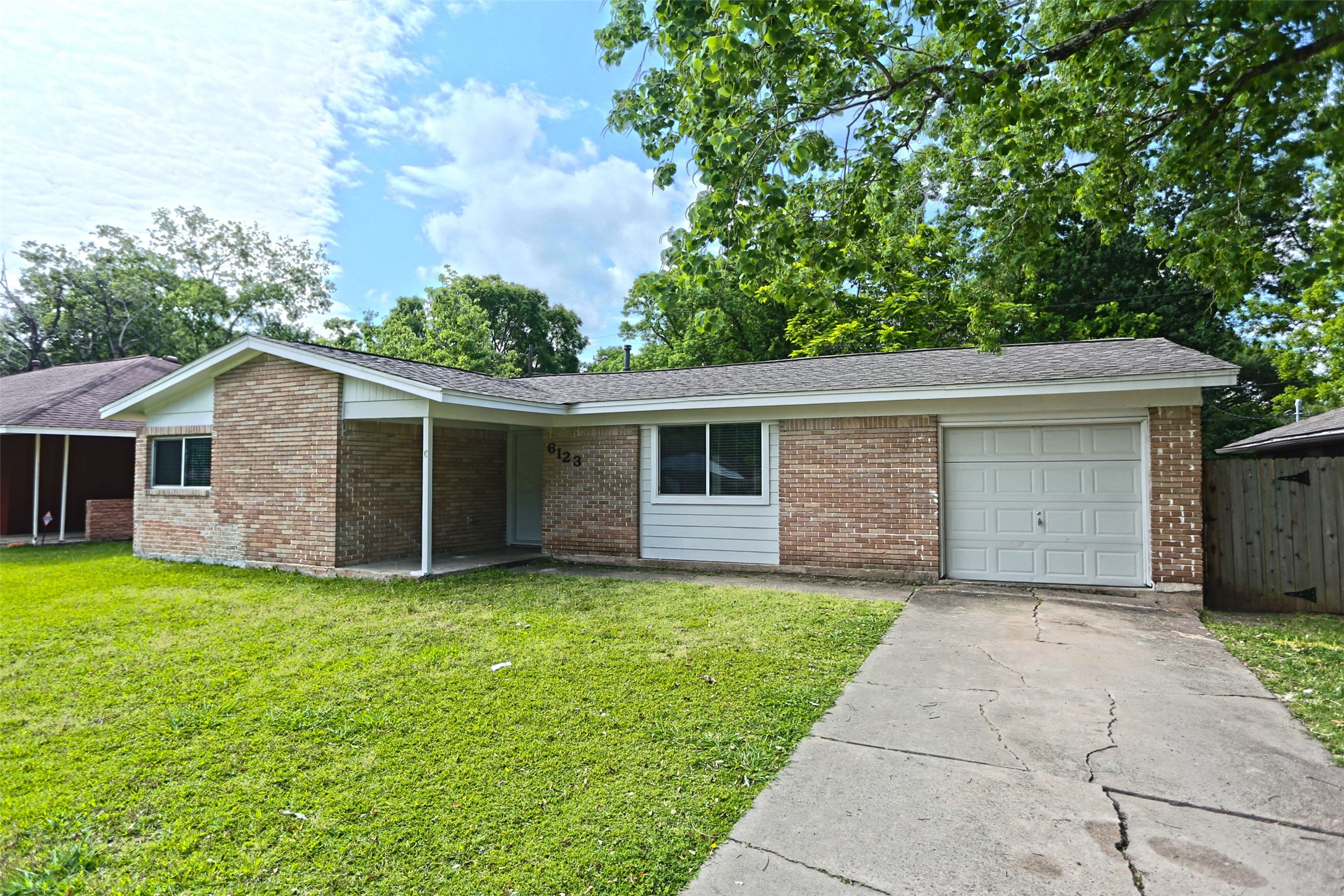 6123 Grape Street Houston, TX 77074 - Photo 2 of 18