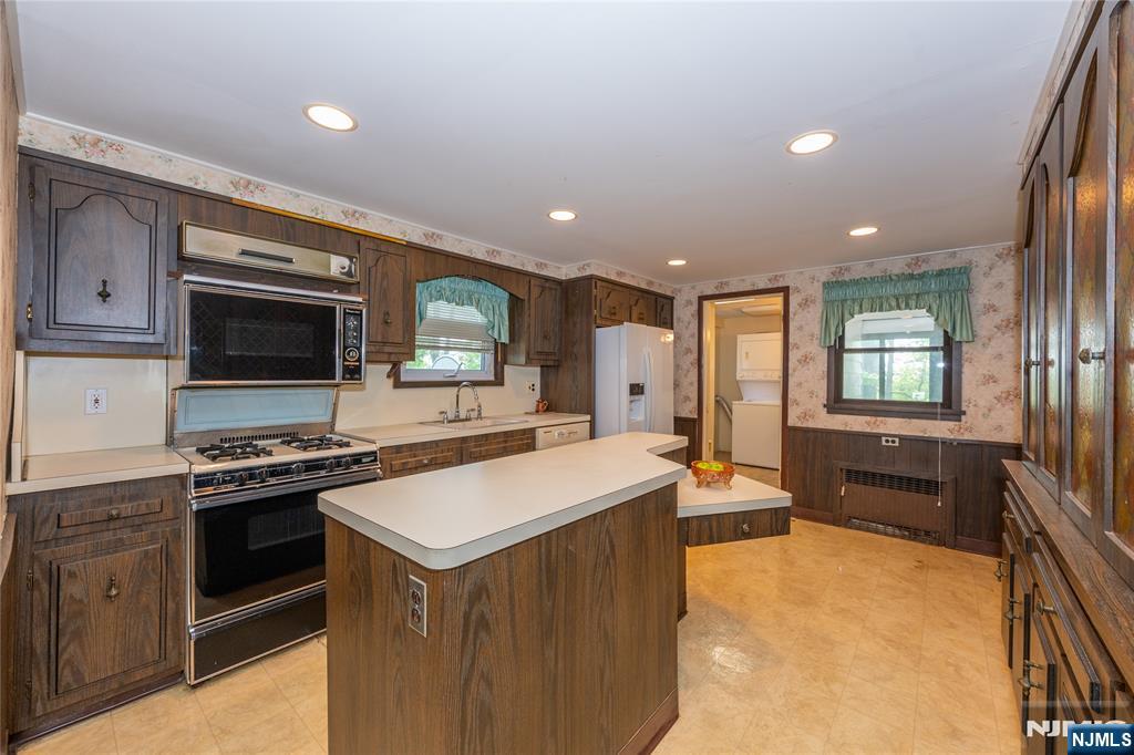 27 Glen Road West Orange, NJ 07052 - Photo 8 of 25