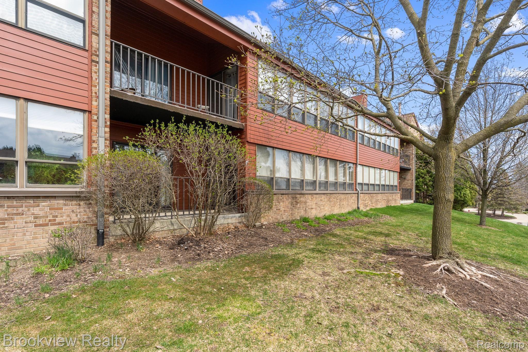 875 GreenView Court, Unit 57 Rochester, MI 48307 - Photo 6 of 47 875 Green View MLS-W005.jpg