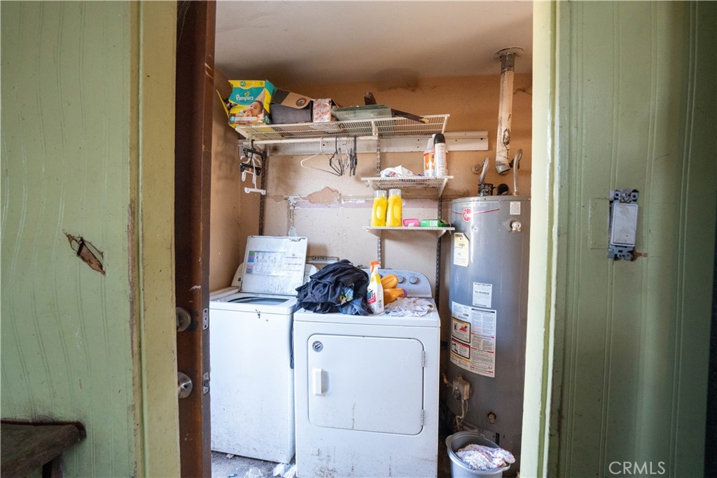 6174 Jurupa Avenue Riverside, CA 92504 - Photo 13 of 30 a utility room with dryer and washer