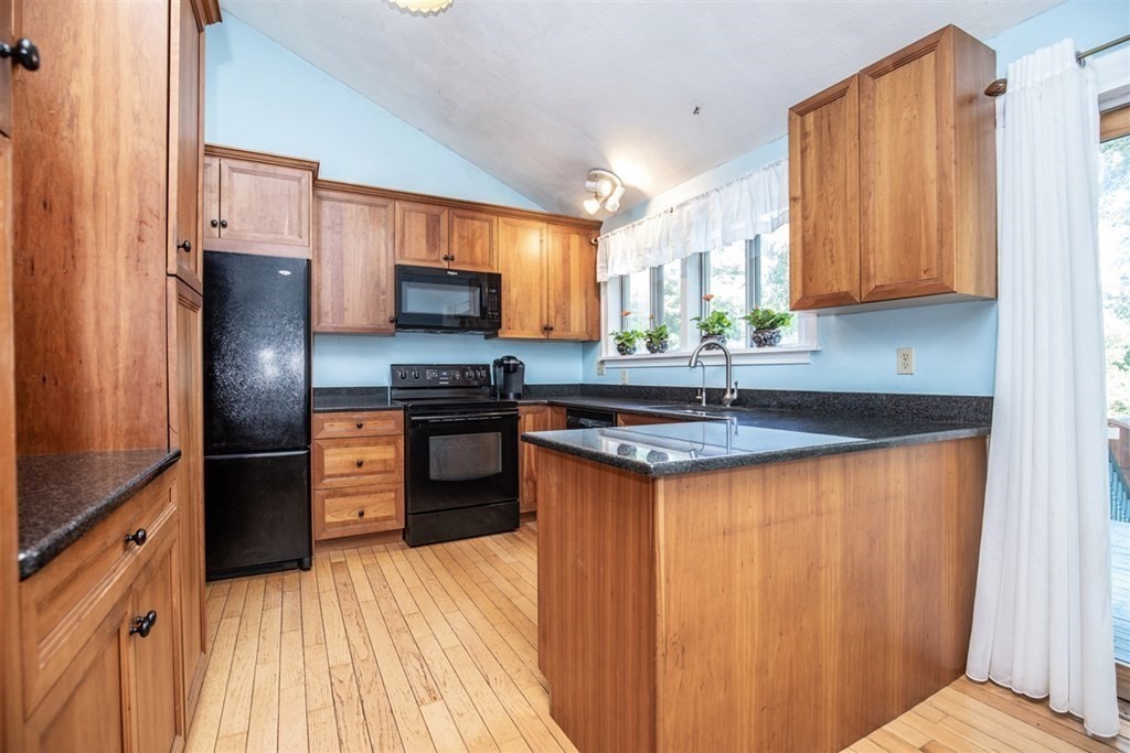 173 A Thatcher Road Rockport, MA 01966 - Photo 5 of 42