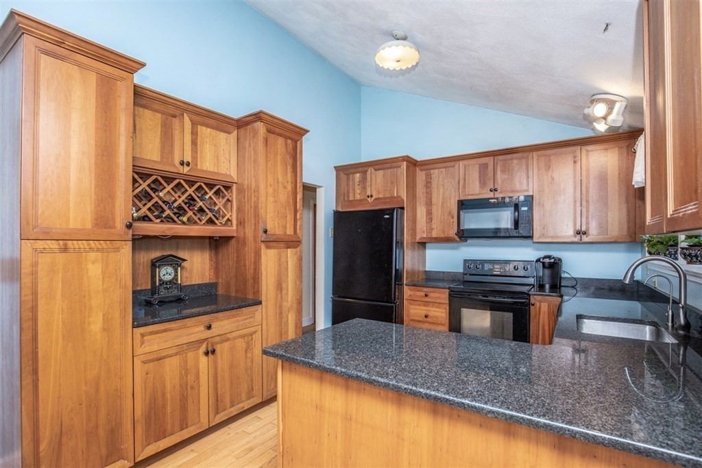173 A Thatcher Road Rockport, MA 01966 - Photo 7 of 42