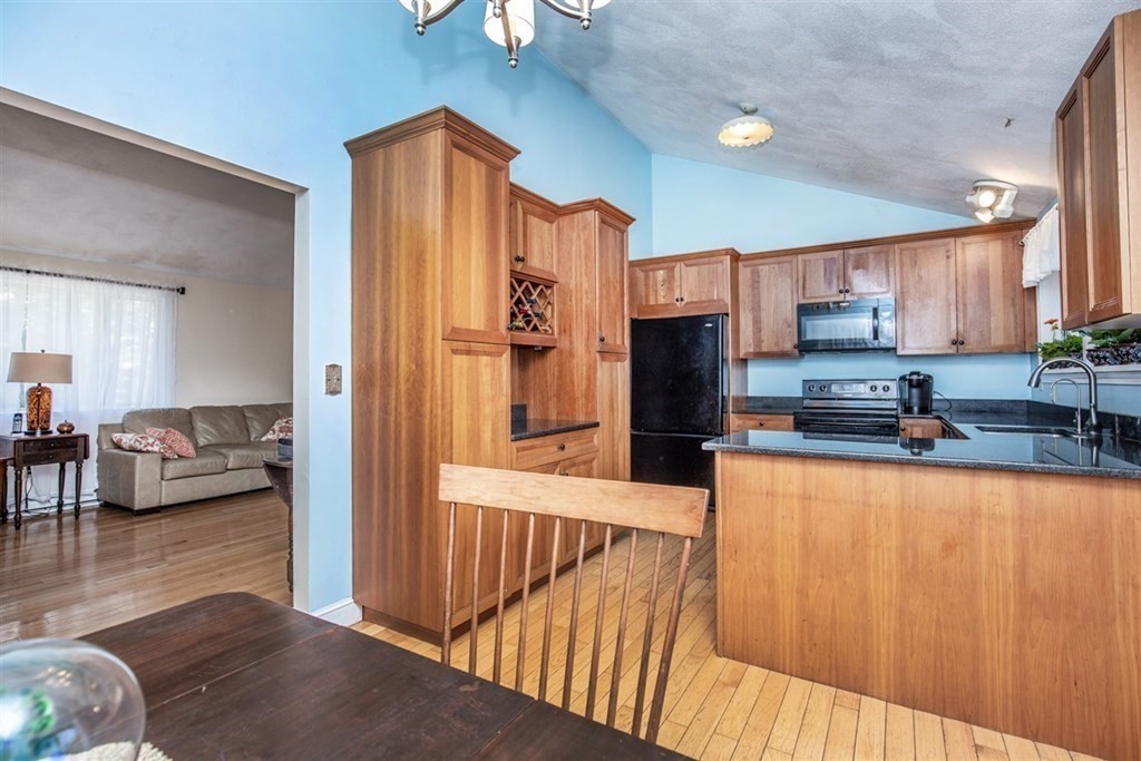 173 A Thatcher Road Rockport, MA 01966 - Photo 9 of 42