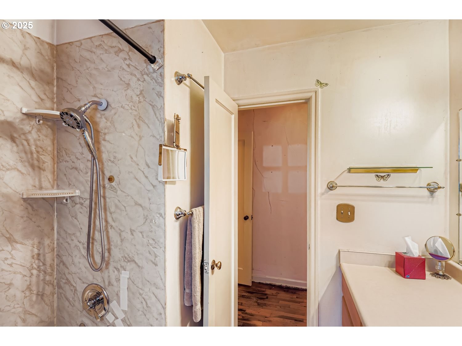 1515 Norway Street Northeast Salem, OR 97301 - Photo 18 of 27 a bathroom with a shower