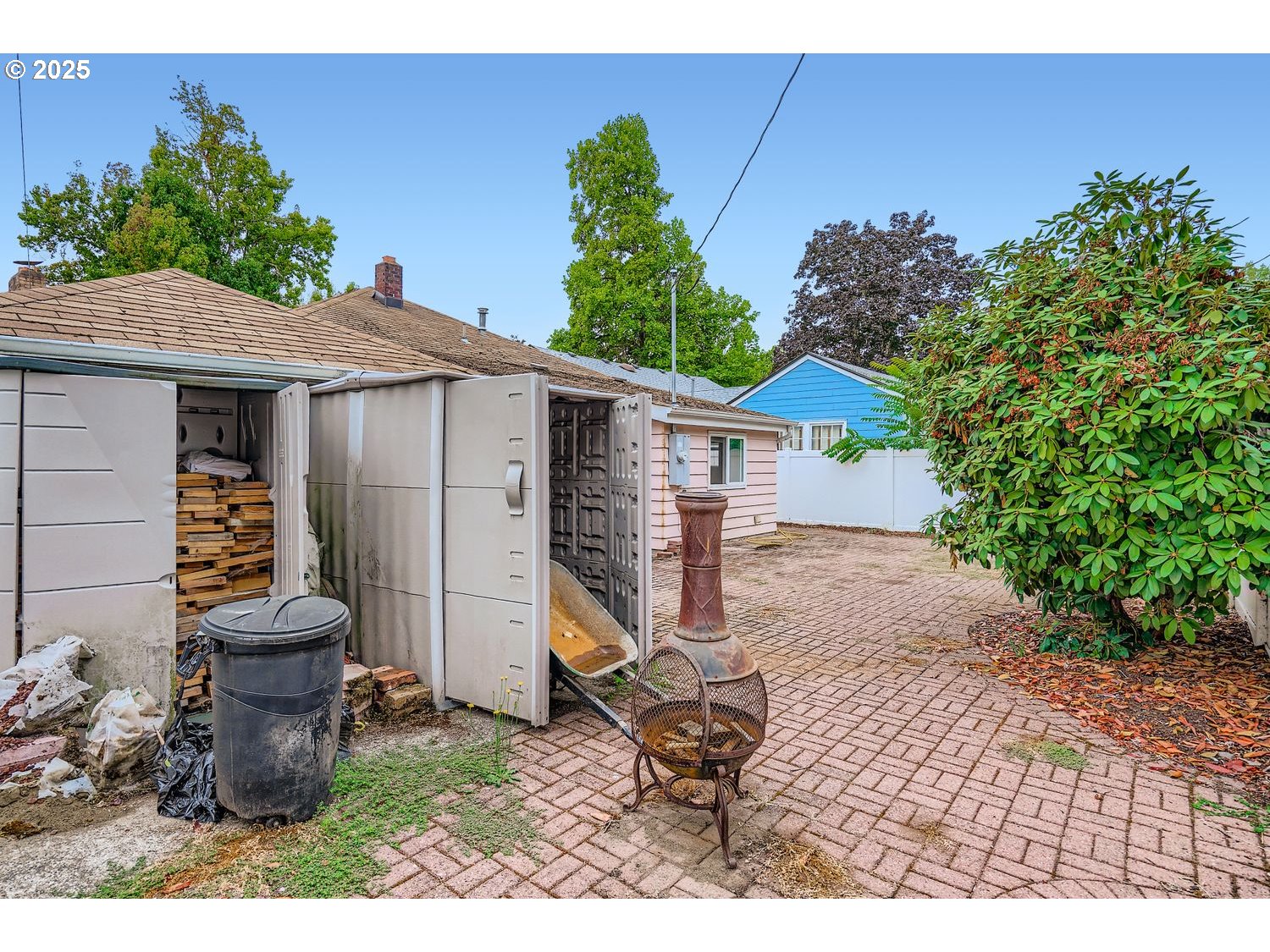 1515 Norway Street Northeast Salem, OR 97301 - Photo 26 of 27 a backyard of a house with table and chairs