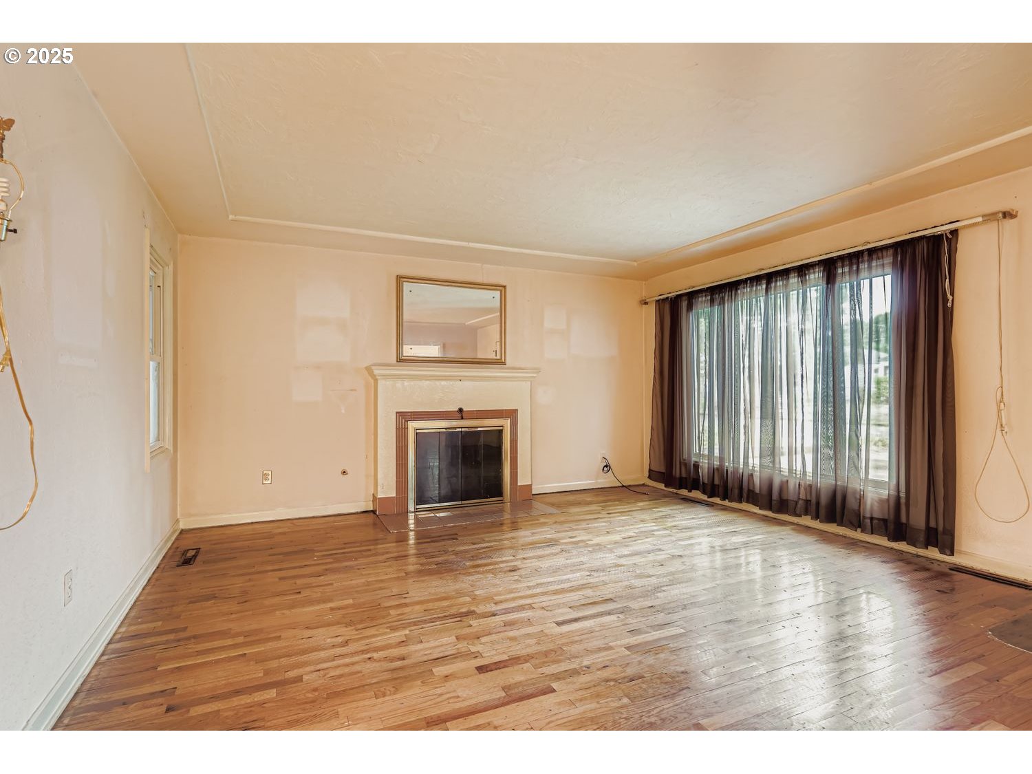 1515 Norway Street Northeast Salem, OR 97301 - Photo 5 of 27 a view of an empty room with wooden floor and a window