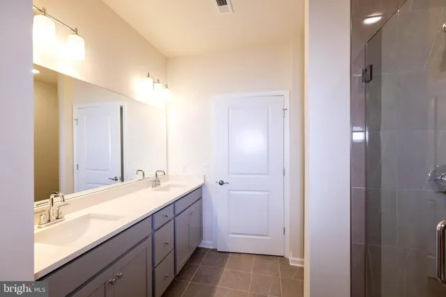 $3,400 | 1 Culvert Drive, Unit 211, Princeton Junction, NJ 08540