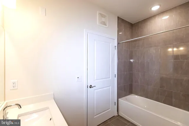 $3,400 | 1 Culvert Drive, Unit 211, Princeton Junction, NJ 08540