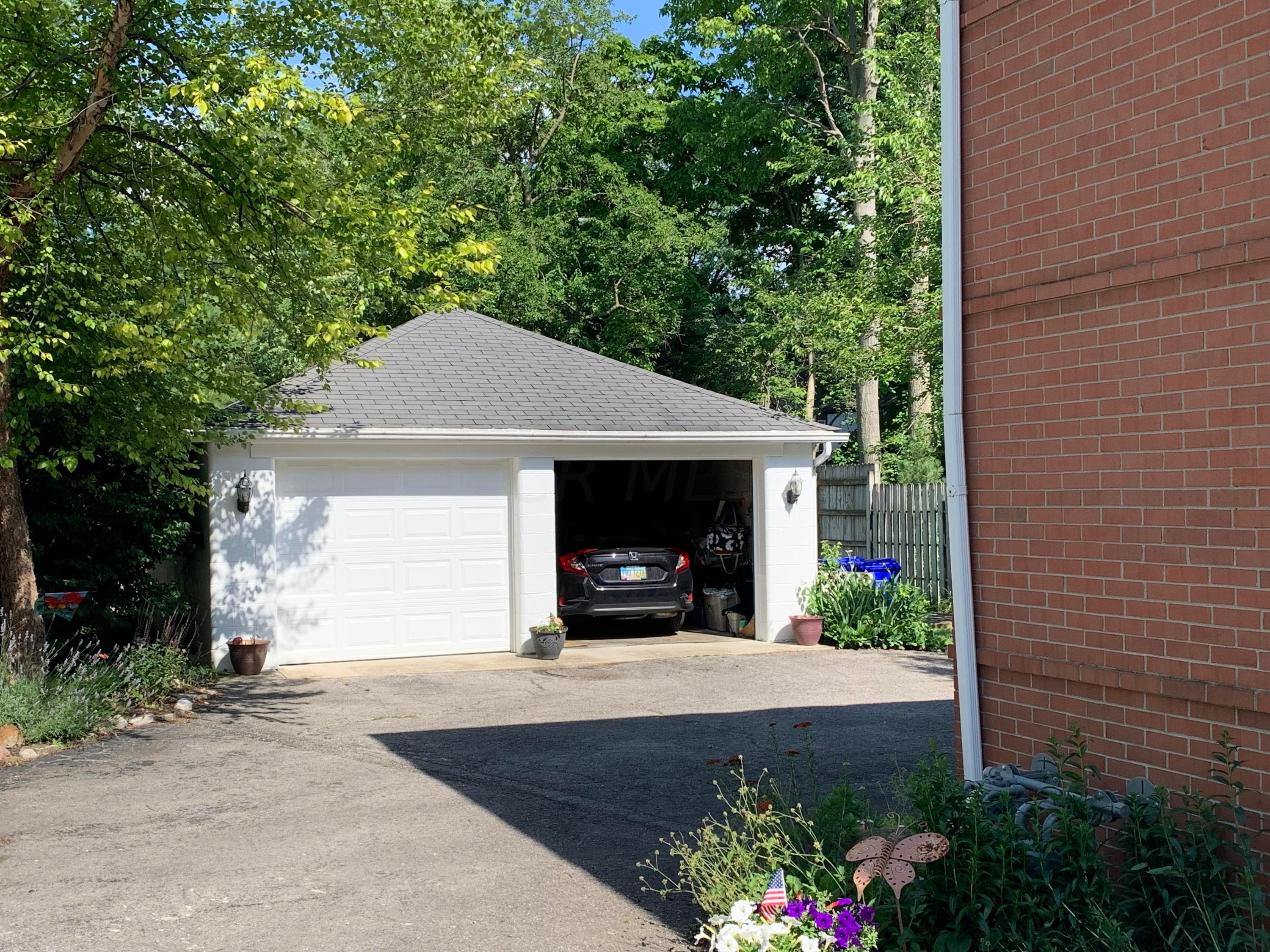 1608 Roxbury Road Columbus, OH 43212 - Photo 3 of 23