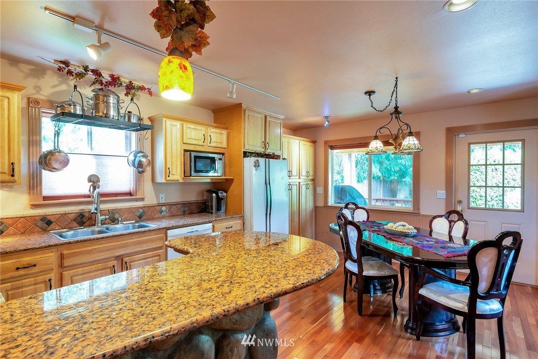 10622 Southeast 172nd Street Renton, WA 98055 - Photo 4 of 21