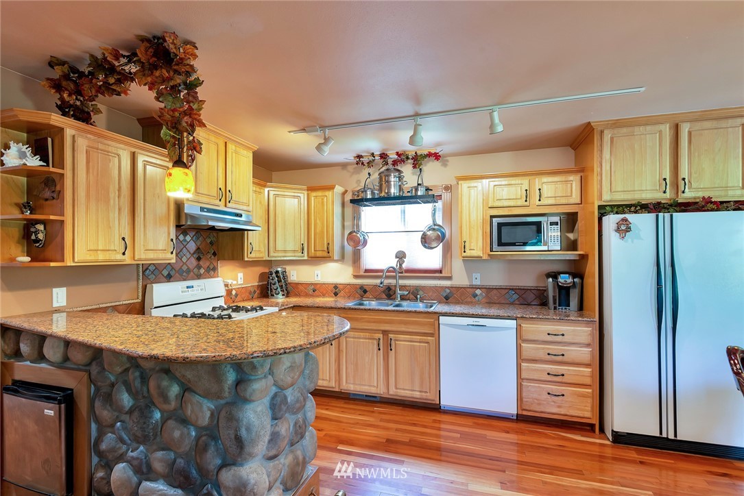 10622 Southeast 172nd Street Renton, WA 98055 - Photo 5 of 21