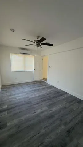 a view of a livingroom with a ceiling fan