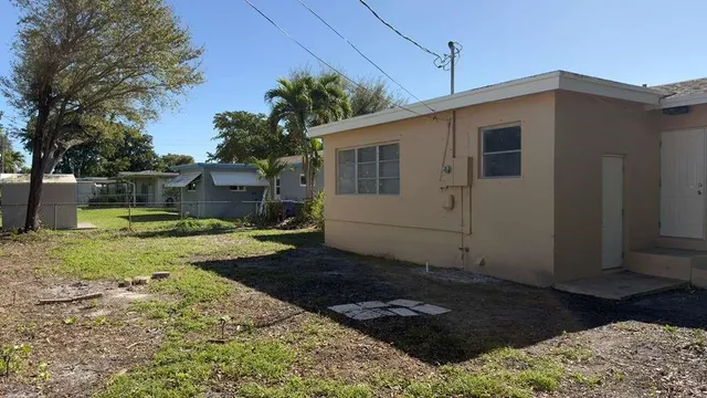 $3,650 | 6817 Southwest 10th Street, Pembroke Pines, FL 33023