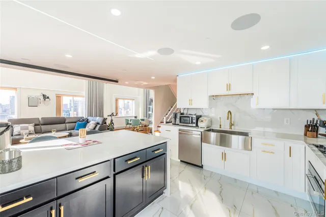 a picture of a bench in the window