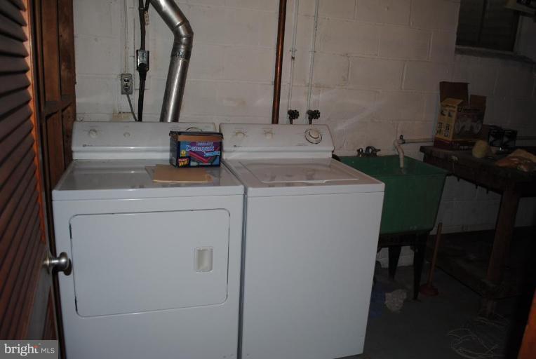 11017 Marcliff Road Rockville, MD 20852 - Photo 17 of 18 Laundry Area 1