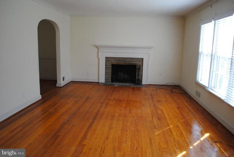 11017 Marcliff Road Rockville, MD 20852 - Photo 4 of 18 Living Room