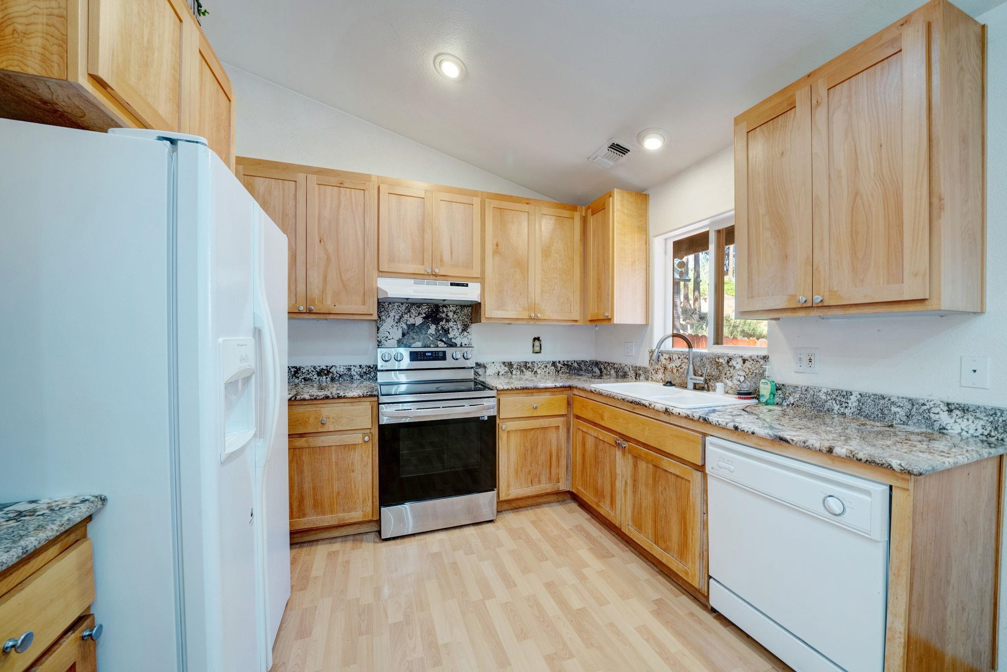 637 Ridge Street Portola, CA 96122 - Photo 12 of 27