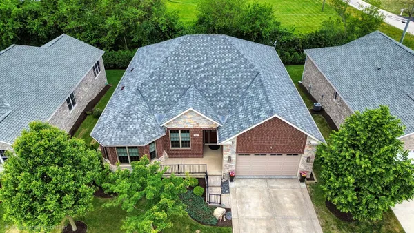 $850,000 | 204 Donmor Drive, Bloomingdale, IL 60108