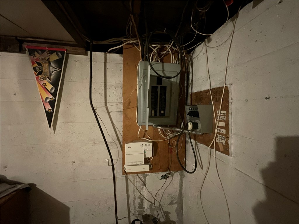 71 Border Street West Warwick, RI 02893 - Photo 7 of 19