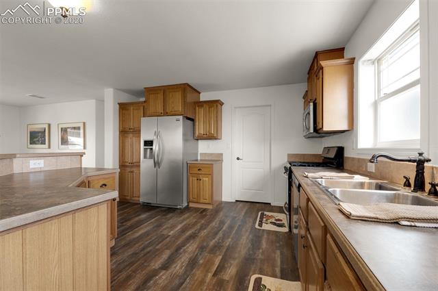 22750 Handle Road Calhan, CO 80808 - Photo 12 of 34 Kitchen