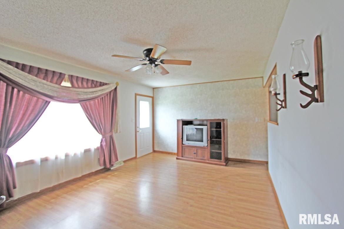 4610 Bentonville Road Decatur, IL 62521 - Photo 3 of 24