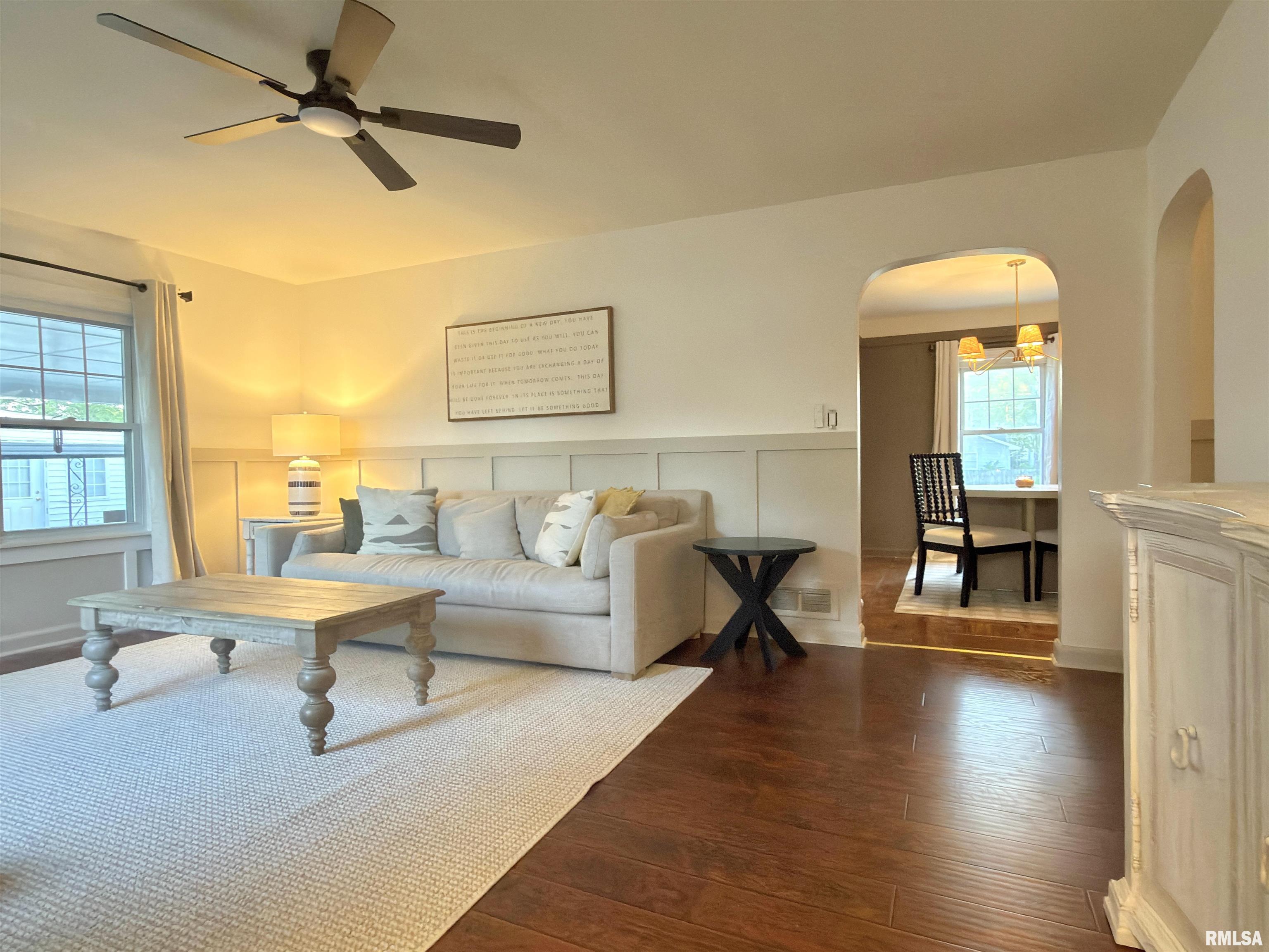135 10th Street Carmi, IL 62821 - Photo 5 of 42