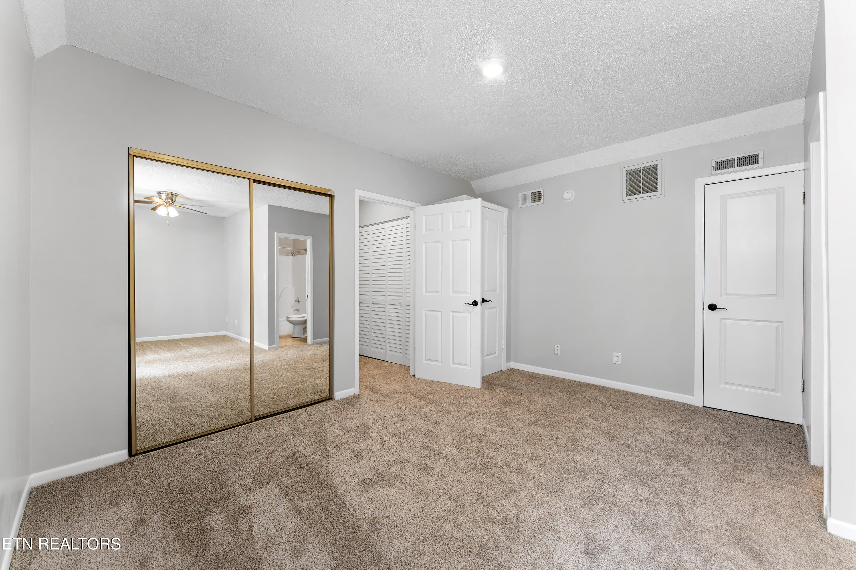 2702 Sood Road, Unit 3 Knoxville, TN 37921 - Photo 17 of 30 Upstairs bedroom