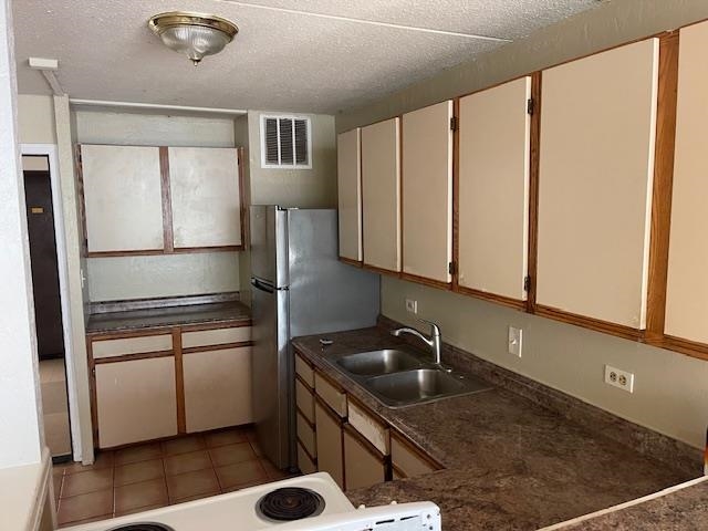 111 Kahului Beach Road, Unit C213 Kahului, HI 96732 - Photo 5 of 8 a kitchen with stainless steel appliances a sink a stove a refrigerator and cabinets
