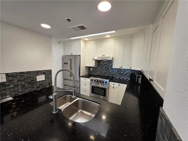 $4,350 | 240 Nice, Unit 302, Newport Beach, CA 92663