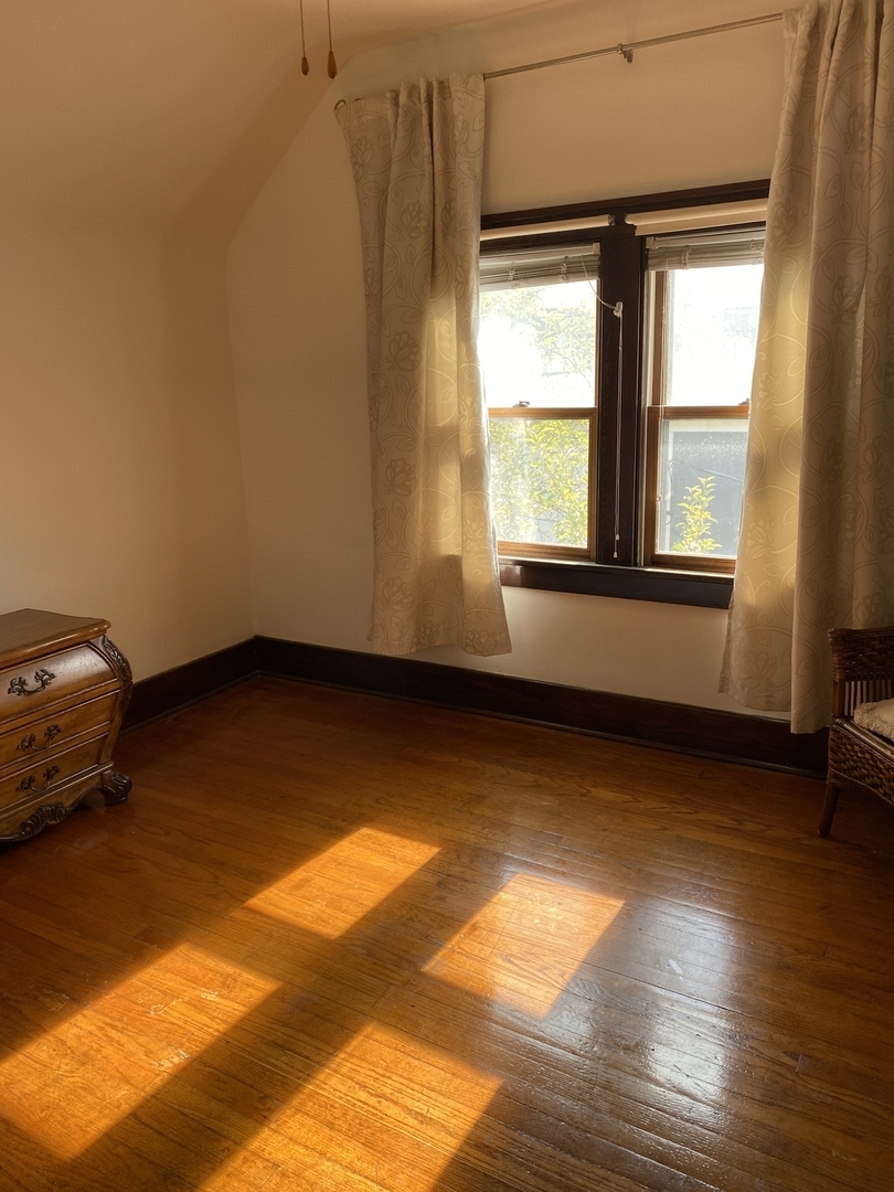 328 South 3rd Street St. Charles, IL 60174 - Photo 4 of 4 a view of an empty room with wooden floor and a window