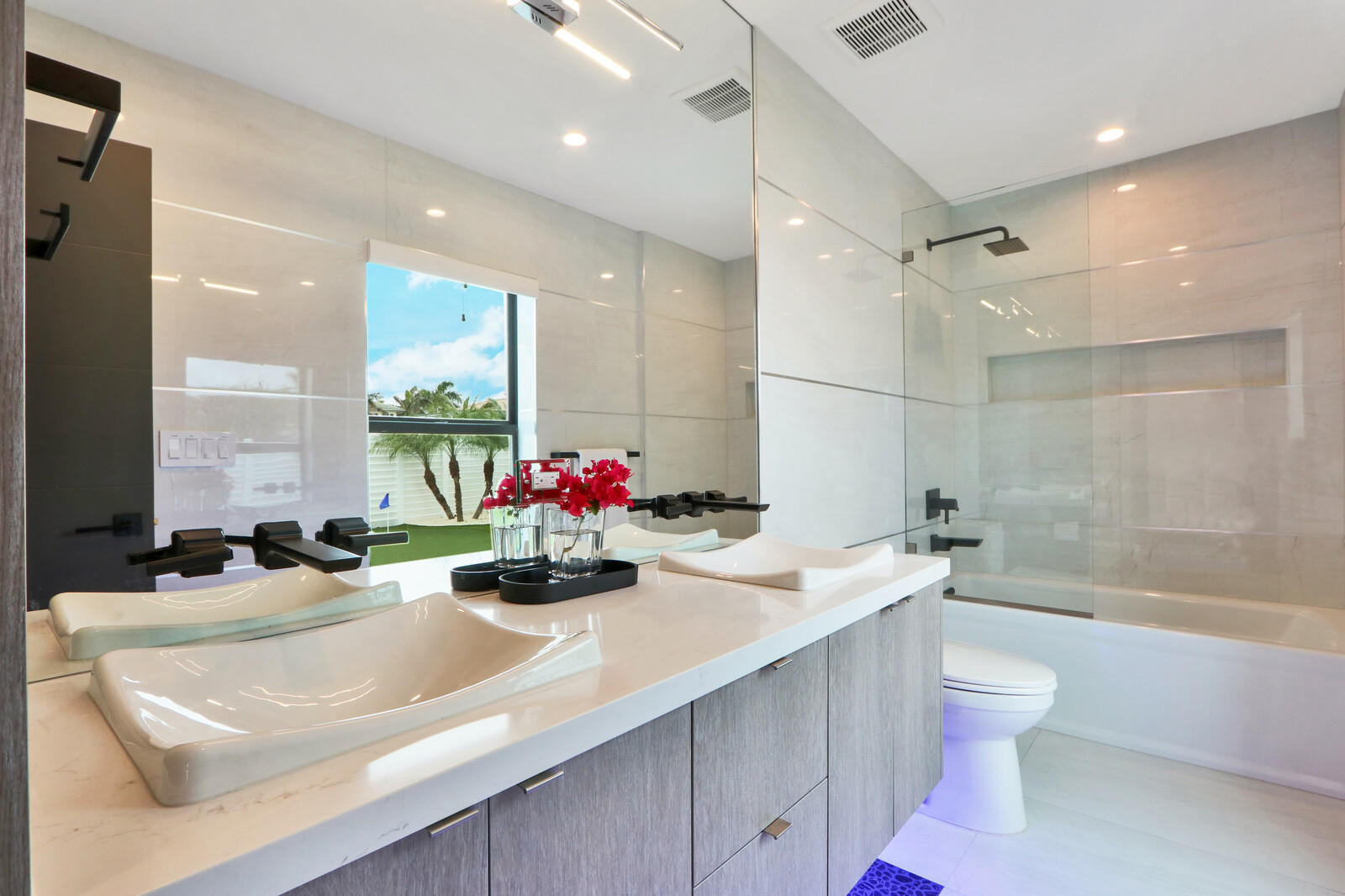 441 South Lyra Circle Juno Beach, FL 33408 - Photo 47 of 72 Guest bathroom