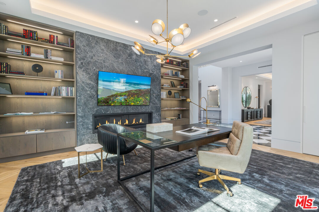 611 North Hillcrest Road Beverly Hills, CA 90210 - Photo 8 of 65