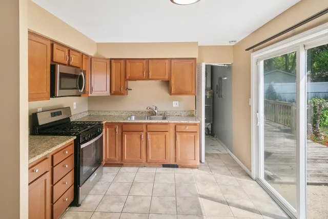 $299,700 | 164 Galewood Drive, Bolingbrook, IL 60440