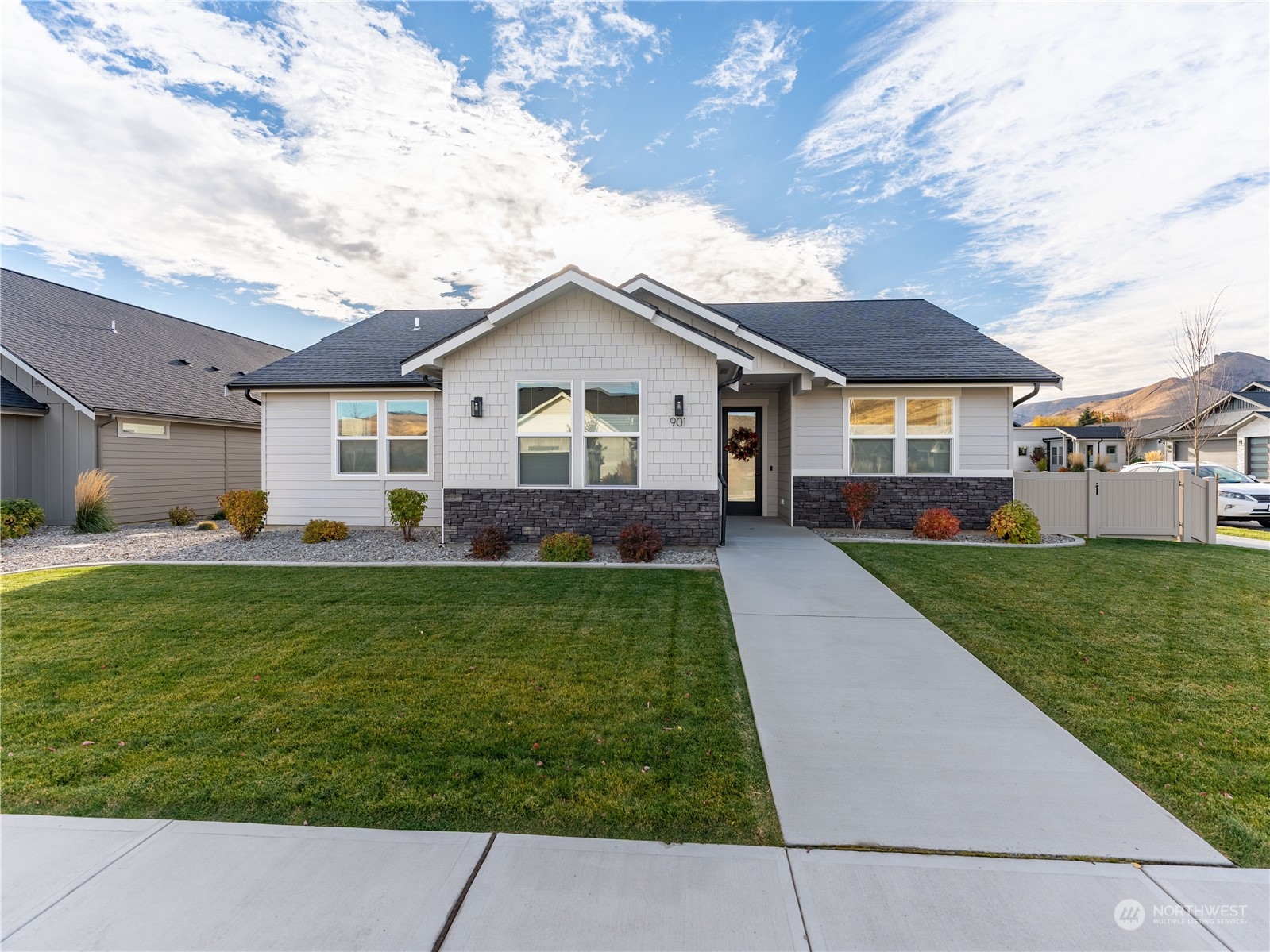 901 Racine Springs Drive Wenatchee, WA 98801 - Photo 1 of 40 Gallery Image 1