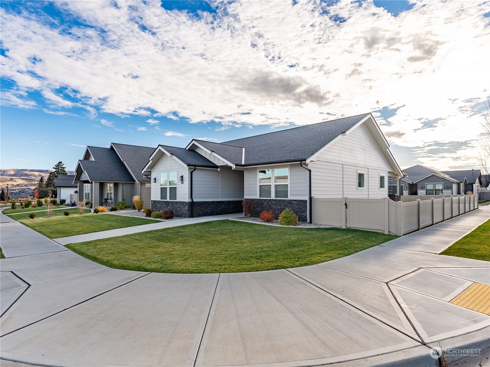 901 Racine Springs Drive Wenatchee, WA 98801 - Photo 3 of 40 Gallery Image 3