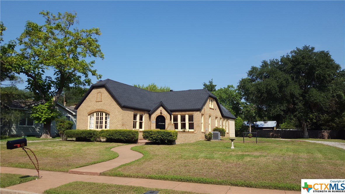 815 South Walnut Avenue Luling, TX 78648 - Photo 1 of 1