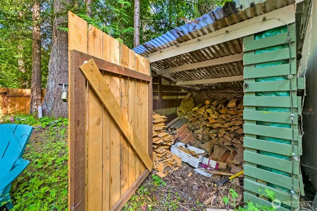 a view of an outdoor space