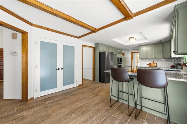 $570,000 | 205 Northeast Shoreview Drive, Lee's Summit, MO 64064