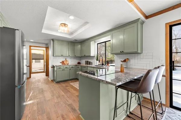 $570,000 | 205 Northeast Shoreview Drive, Lee's Summit, MO 64064
