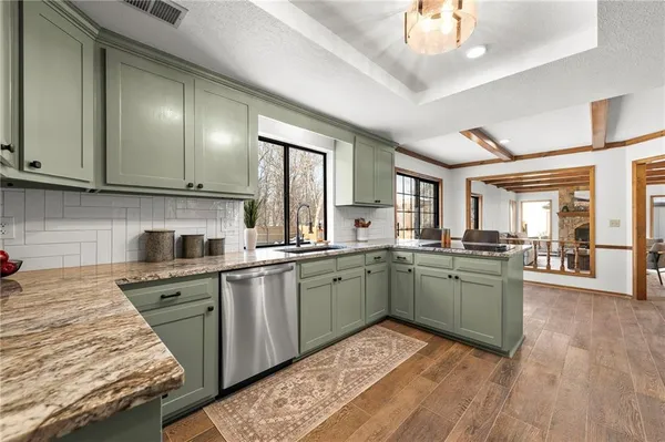 $570,000 | 205 Northeast Shoreview Drive, Lee's Summit, MO 64064