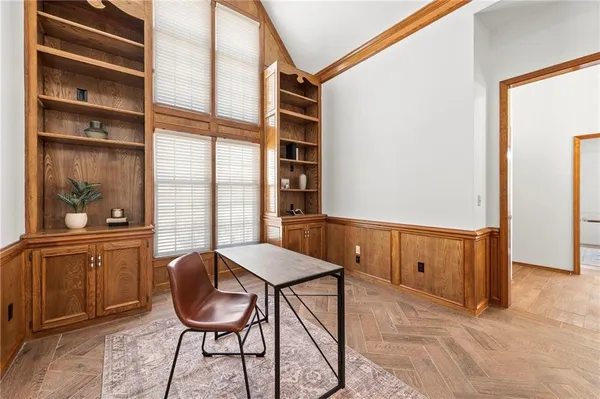 $570,000 | 205 Northeast Shoreview Drive, Lee's Summit, MO 64064