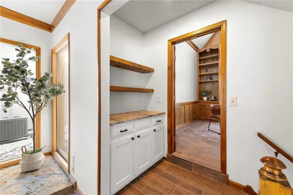 $570,000 | 205 Northeast Shoreview Drive, Lee's Summit, MO 64064