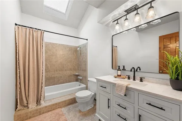 $570,000 | 205 Northeast Shoreview Drive, Lee's Summit, MO 64064