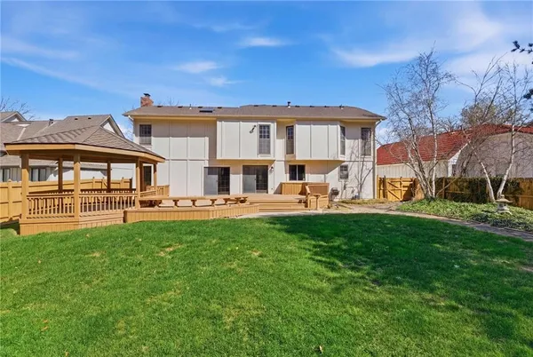 $570,000 | 205 Northeast Shoreview Drive, Lee's Summit, MO 64064
