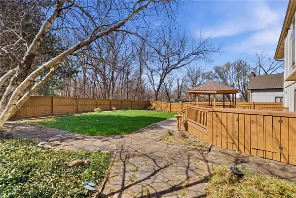 $570,000 | 205 Northeast Shoreview Drive, Lee's Summit, MO 64064